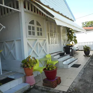 Appartement Vue Jardin Fleuri, Le Lamentin